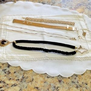 VINTAGE AVON JEWELLERY BUNDLE.